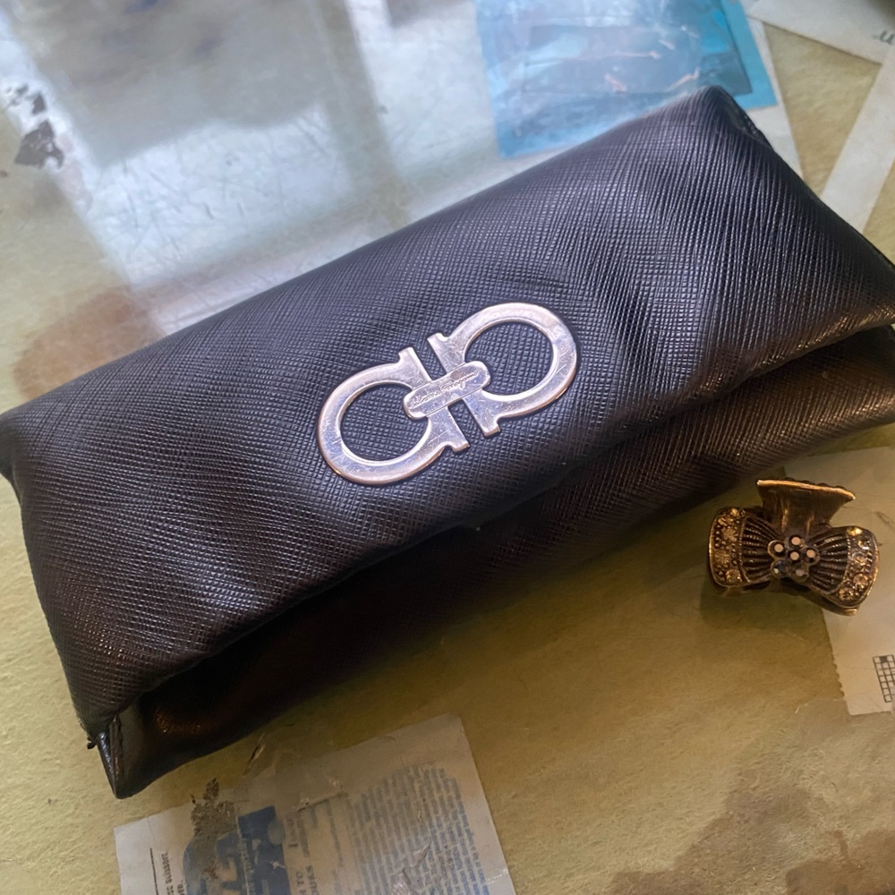 SALVATORE FERRAGAMO Frm ITALY GANCHINI BLACK BRAND EMBLEM GORG SLIM RARE Wallet